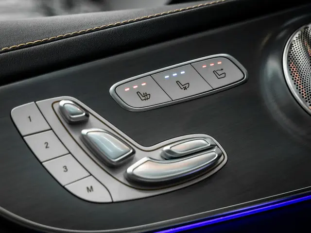 Mercedes-Benz C-Klasse Cabrio AMG 63 S 2022 Benzine 26