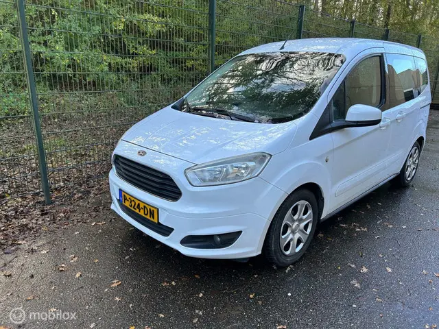 Ford Tourneo Courier 1.0 Titanium 2014 Benzine 6