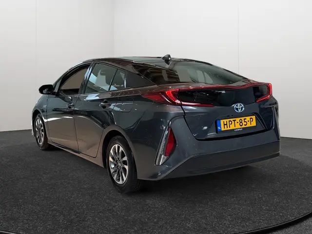 Toyota Prius 1.8 Plug-in Executive 2019 Hybride Benzine 8