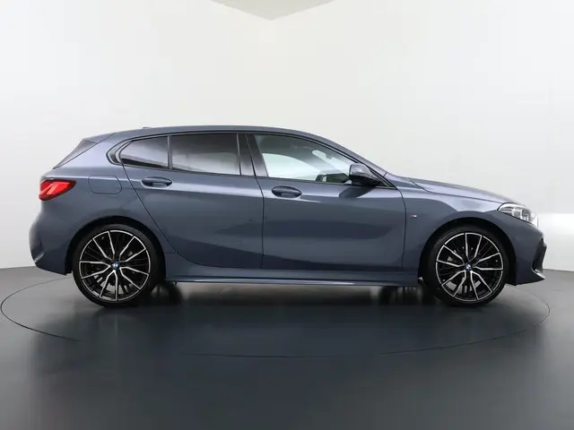 BMW 1 Serie 118i Executive Edition M Sport 2023 Benzine 8