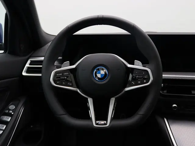 BMW 3 Serie Sedan 330e 2025 Hybride Benzine 7