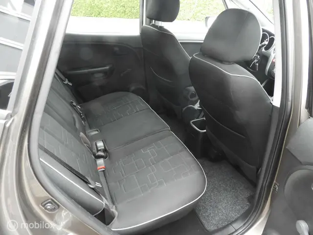 Kia Venga 1.4 CVVT ExecutiveLine 2014 Benzine 14