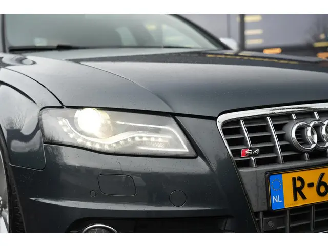 Audi A4 Avant 3.0 TFSI S4 quattro Pro Line 2013 Benzine 14