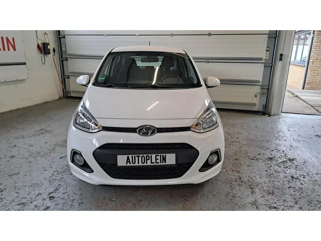 Hyundai i10 1.0i i-Motion Premium 2015 Benzine 2