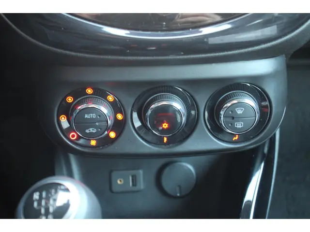 Opel ADAM 1.2 Sport 2015 Benzine 23