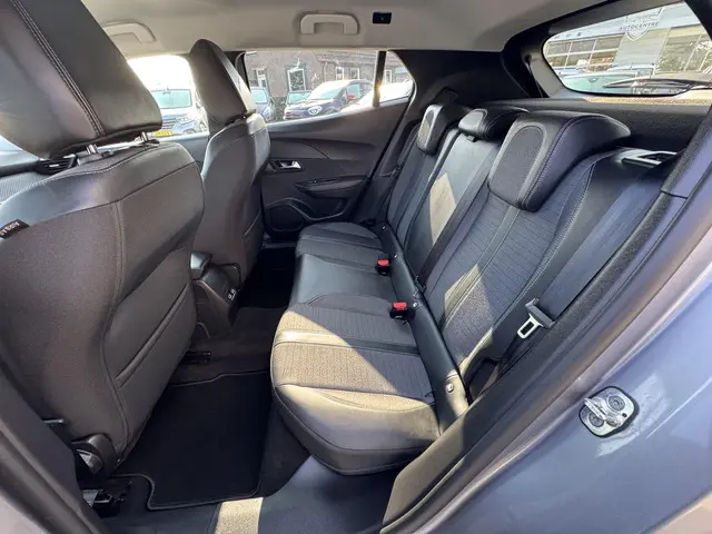 Peugeot 2008 1.2 PureTech Allure Pack 2022 Benzine 18