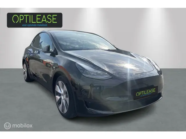Tesla Model Y 3