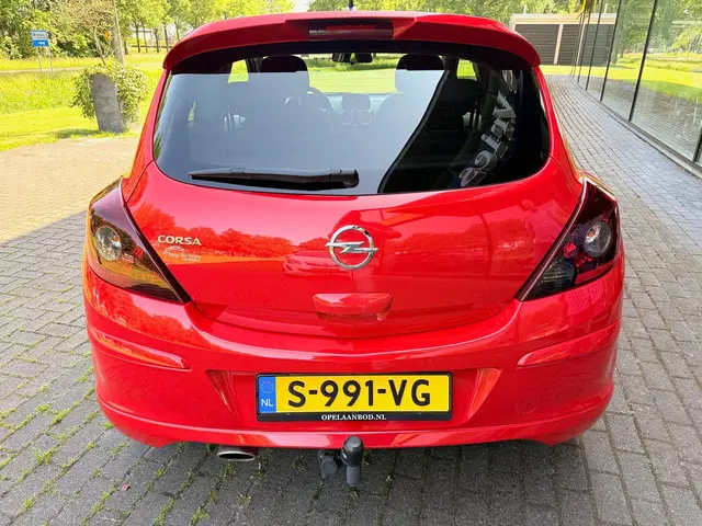 Opel Corsa 1.4-16V COLOR OPC LINE 2013 Benzine 12
