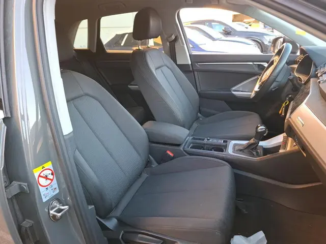 Audi Q3 45 TFSI e edition PHEV 2022 Hybride Benzine 5