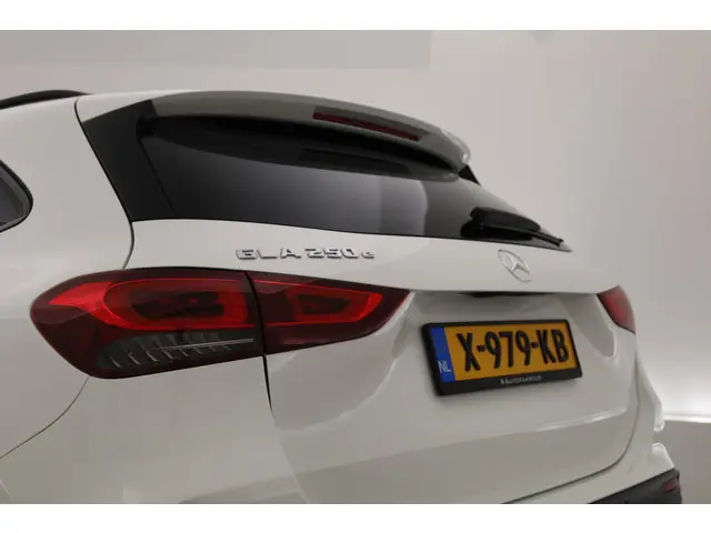 Mercedes-Benz GLA 250 e AMG Line 2022 Hybride Benzine 38
