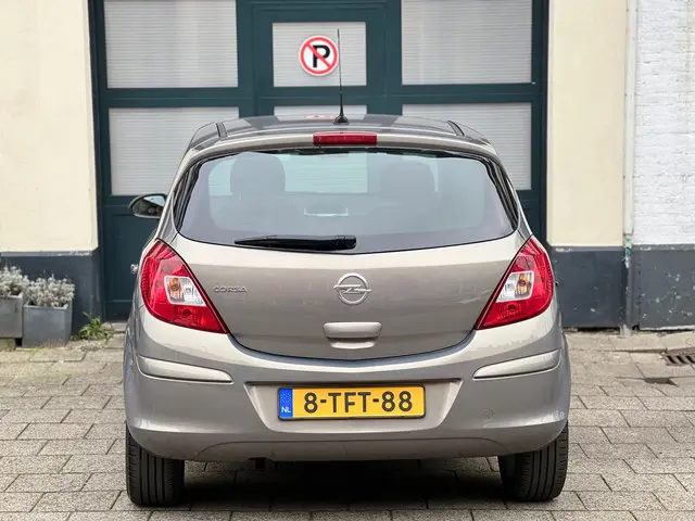 Opel Corsa 1.2-16V Design Edition 2014 Benzine 5