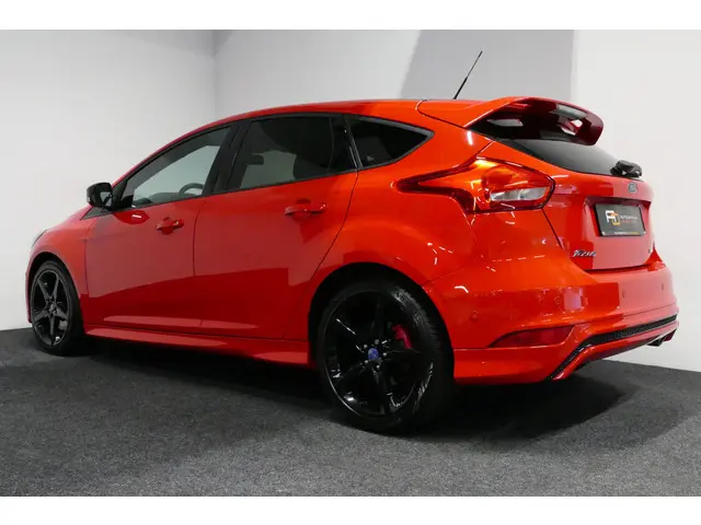 Ford Focus 1.5 Red Edition 2016 Benzine 18