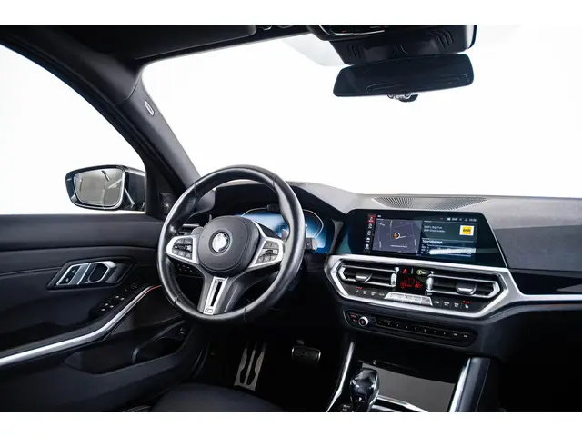 BMW 3 Serie Touring 330i Executive Edition 2020 Benzine 61