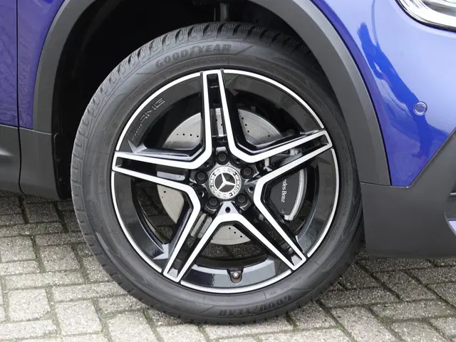 Mercedes-Benz GLB 200 Bus. Sol. 165PK AMG 2021 Benzine 12