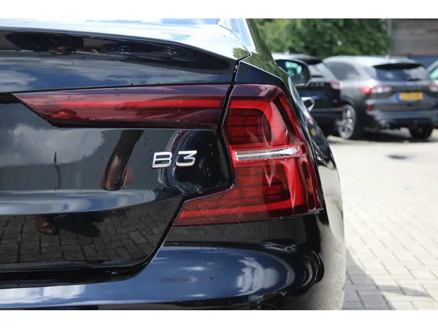 Volvo S60 2.0 B3 R-Design 2021 Benzine 8
