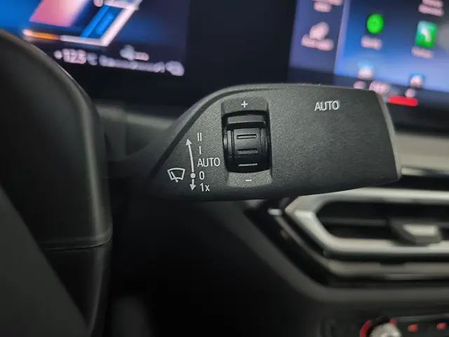 BMW 3 Serie 320e 2023 Hybride Benzine 24