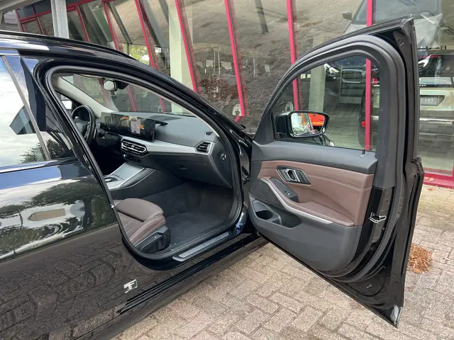 BMW 3 Serie Touring 320e 2023 Hybride Benzine 28