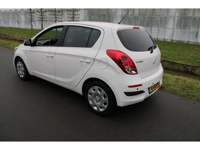 Hyundai i20 1.2i i-Motion 5 Drs met Airco 2013 Benzine 5