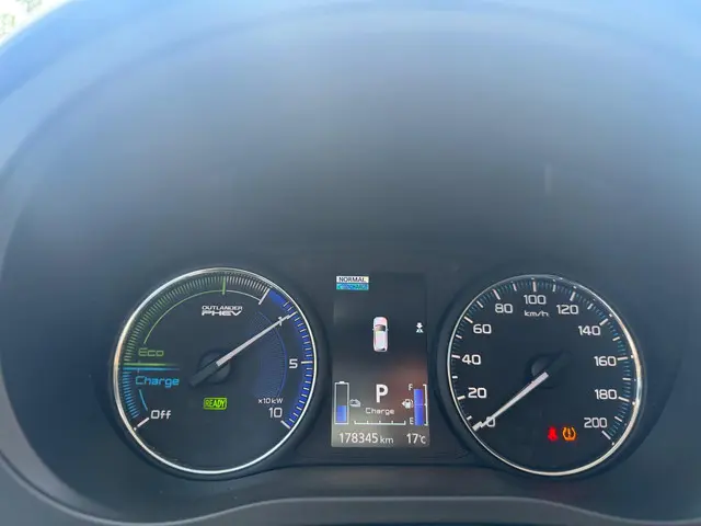 Mitsubishi Outlander 2.4 PHEV Pure 2020 Hybride Benzine 14