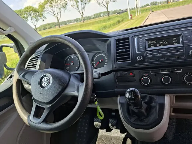 Volkswagen Transporter 2.0 TDI 2018 Diesel 8