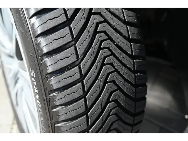 Peugeot 2008 1.2 PureTech Signature 2019 Benzine 12