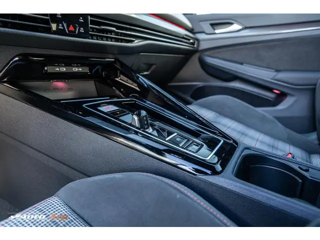Volkswagen Golf 2.0 TSI GTI 2023 Benzine 25