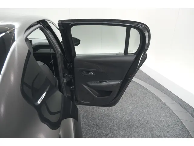 Peugeot 208 PureTech 100 Allure 2024 Benzine 60