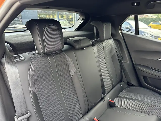 Peugeot 2008 1.2 Turbo 130 PK GT 2022 Benzine 35