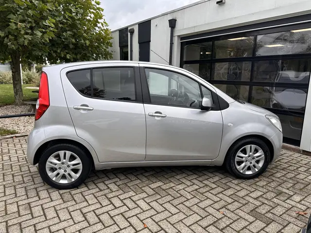 Opel Agila 1.2 Edition 2012 Benzine 10