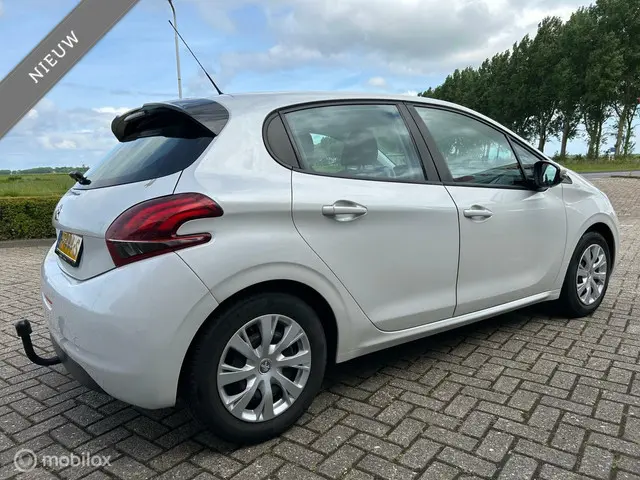 Peugeot 208 1.2 PureTech Active Automaat 2015 Benzine 4