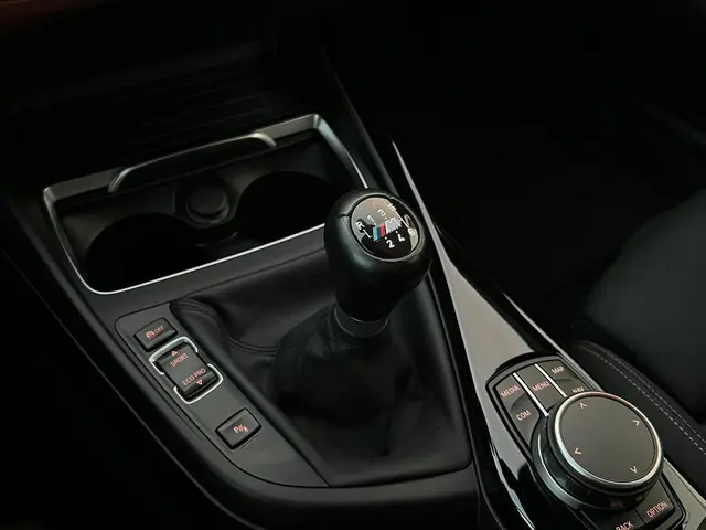 BMW 1 Serie 118i Sport Line Edition 2019 Benzine 20