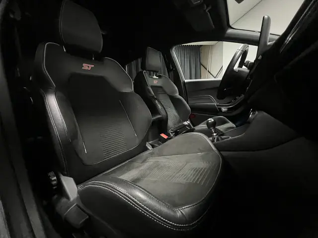 Ford Fiesta 1.5 EcoBoost ST-3 2020 Benzine 41