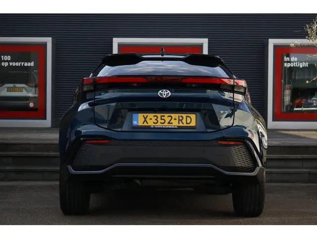 Toyota C-HR Hybrid 140 Executive 2024 Hybride Benzine 6