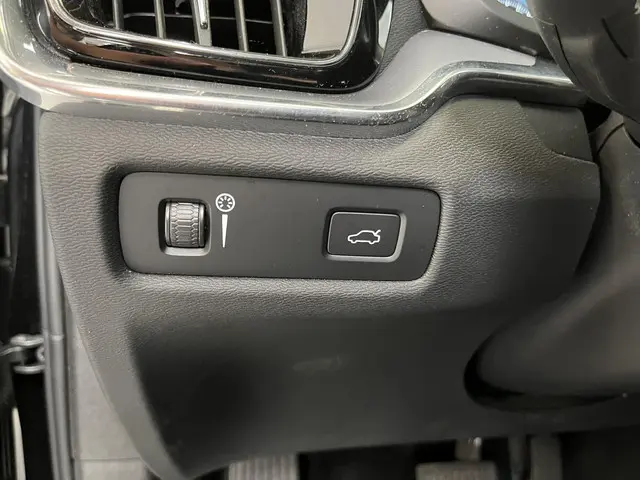 Volvo V60 2.0 B3 Momentum Advantage 2021 Benzine 23