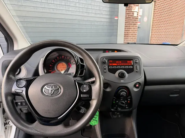 Toyota Aygo 1.0 VVT-i x-fun 2017 Benzine 6