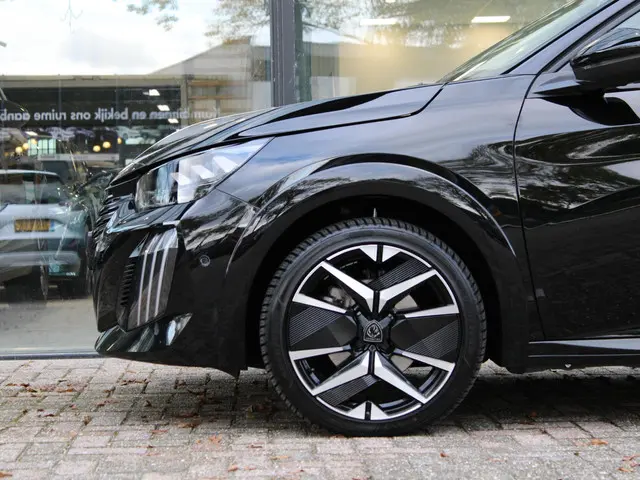 Peugeot 208 Hybrid 136 e-DCS6 GT 2024 Hybride Benzine 12