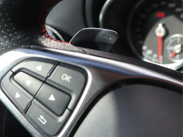 Mercedes-Benz GLA 180 AMG 2019 Benzine 38