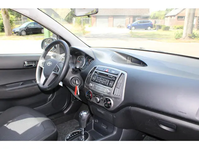Hyundai i20 1.4i 2014 Benzine 19