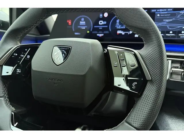 Peugeot 3008 1.2 Hybrid 145 GT 2025 Hybride Benzine 19