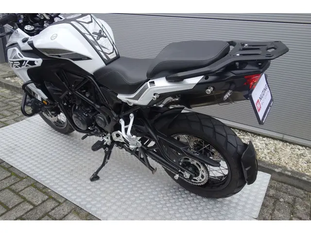 Benelli TRK 502 X 2023 Benzine 16