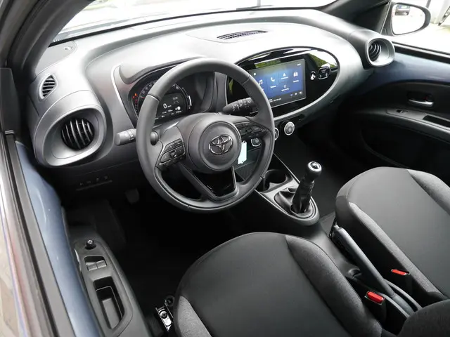 Toyota Aygo X 1.0 VVT-i MT Play 2024 Benzine 8