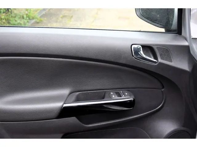 Opel Corsa 1.2-16V Rhythm 2012 Benzine 19