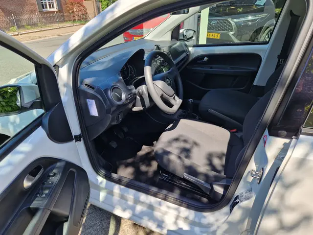 Volkswagen up! 3