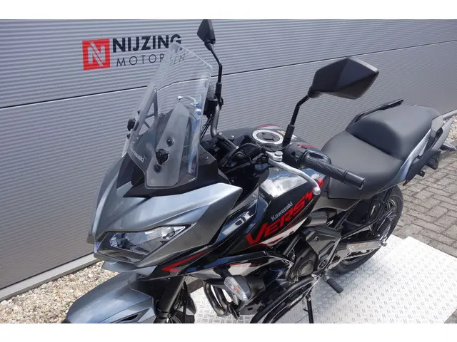 Kawasaki Versys 650 ABS 2022 Benzine 20