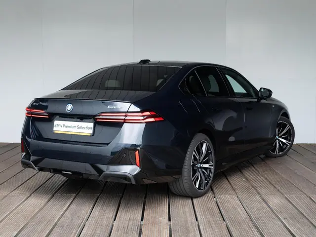 BMW 5 Serie Sedan 550e xDrive 2025 Hybride Benzine 2