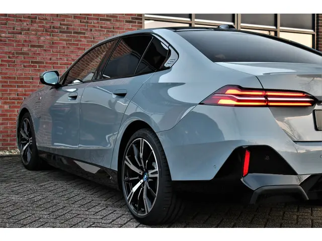 BMW 5 Serie 530e M-Sport 2024 Hybride Benzine 35