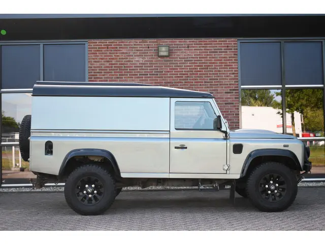 Land Rover Defender 110 2.2 TD4 Hard Top 2015 Diesel 33