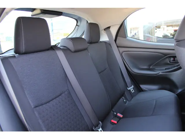 Toyota Yaris 1.5 Hybrid Active 2022 Hybride Benzine 13