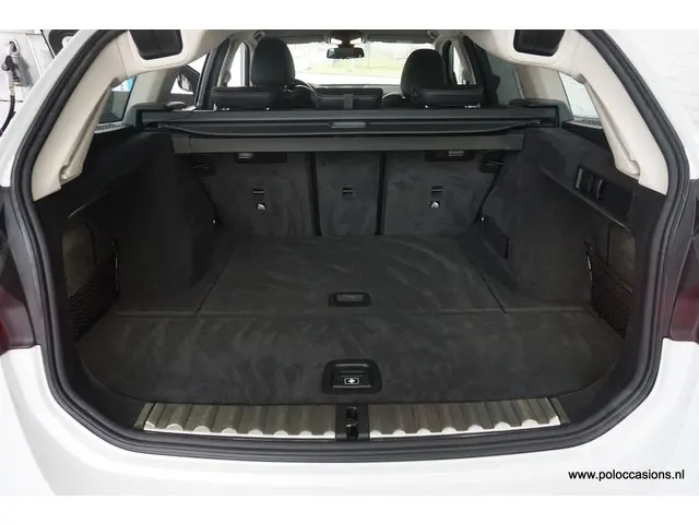 BMW 3 Serie Touring 318i Exec 2020 Benzine 17