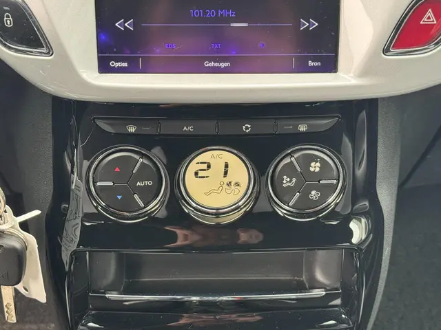 DS DS 3 1.2 PureTech Chic | A/C | NAVI | 2e EIG 2017 Benzine 18
